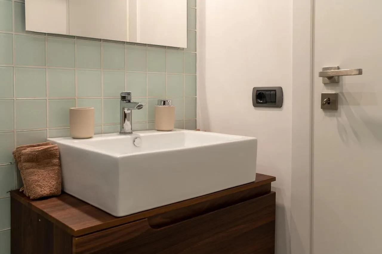 نابولي Roomito Apartments 0*,  إيطاليا