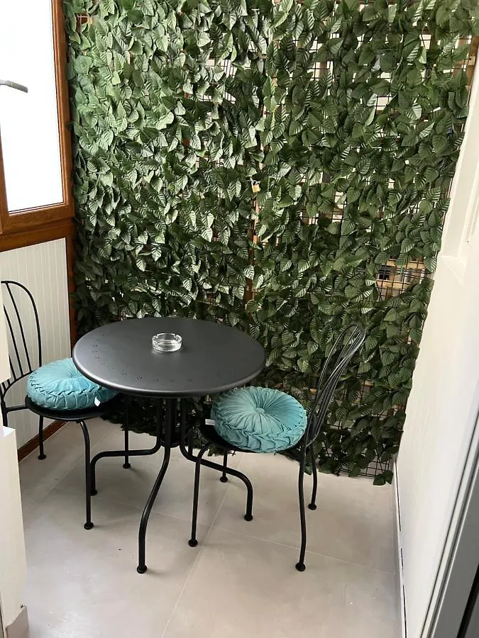 Roomito Apartments Naples Italy